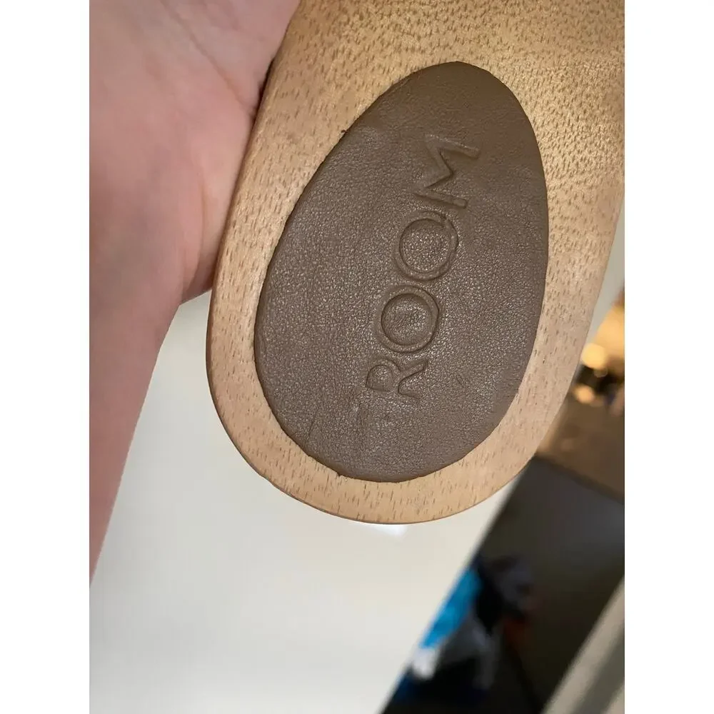 The Room Womens 9-9.5 ? Studded Wooden Brown Leather Pillow Sandals